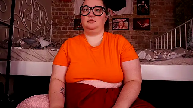 Snapshot of Evelively chatting on November 2025 03:41:01 AM Evelively online show from November 2025 03:41:01 AM