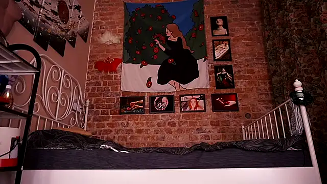 Snapshot of Evelively chatting on November 2025 03:06:01 AM Evelively online show from November 2025 03:06:01 AM