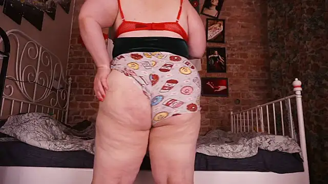 Snapshot of Evelively chatting on November 2025 03:27:02 AM Evelively online show from November 2025 03:27:02 AM