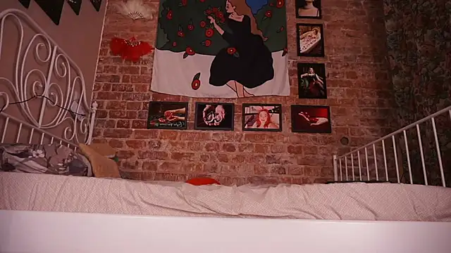 Snapshot of Evelively chatting on December 2025 02:28:02 AM Evelively online show from December 2025 02:28:02 AM