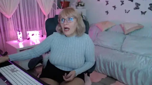 Ghertrude52 online show from November 2025 04:07:02 AM