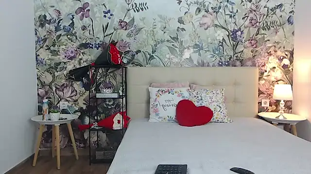 RoseDiamond06 online show from June 2026 01:28:02 PM