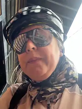 Snapshot of emma_tour chatting on October 2025 03:18:02 PM emma tour online show from October 2025 03:18:02 PM