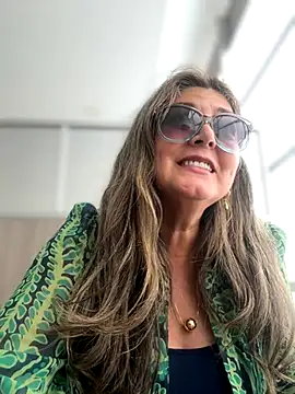 Snapshot of emma_tour chatting on October 2025 04:09:02 PM emma tour online show from October 2025 04:09:02 PM