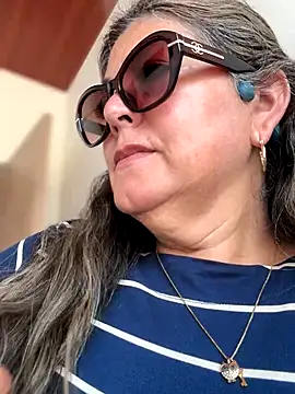 Snapshot of emma_tour chatting on November 2025 09:35:01 PM emma tour online show from November 2025 09:35:01 PM