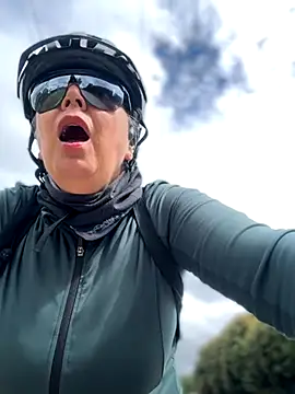 Snapshot of emma_tour chatting on November 2025 02:38:02 PM emma tour online show from November 2025 02:38:02 PM