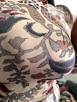 Snapshot of emma_tour chatting on November 2025 01:40:01 PM emma tour online show from November 2025 01:40:01 PM