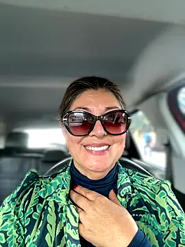 Snapshot of emma_tour chatting on November 2025 04:22:01 PM emma tour online show from November 2025 04:22:01 PM