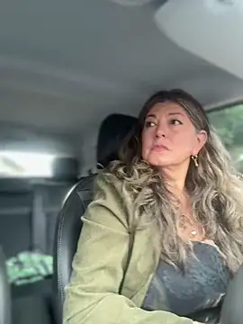 Snapshot of emma_tour chatting on November 2025 04:07:02 PM emma tour online show from November 2025 04:07:02 PM