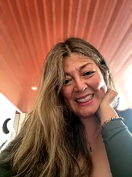 Snapshot of emma_tour chatting on November 2025 09:14:02 PM emma tour online show from November 2025 09:14:02 PM