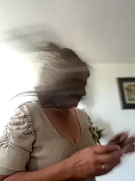 Snapshot of emma_tour chatting on November 2025 03:45:01 PM emma tour online show from November 2025 03:45:01 PM