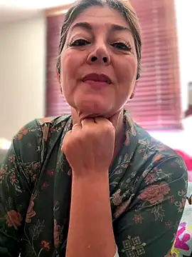 Snapshot of emma_tour chatting on November 2025 02:10:01 PM emma tour online show from November 2025 02:10:01 PM