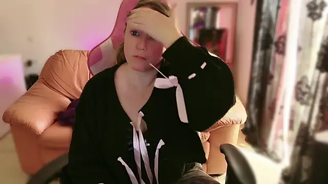 kisicaxx online show from February 2025 10:05:01 AM