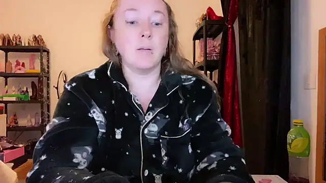 kisicaxx online show from December 2025 06:12:02 PM