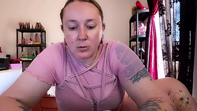 Snapshot of kisicaxx chatting on May 2026 11:42:02 AM kisicaxx online show from May 2026 11:42:02 AM