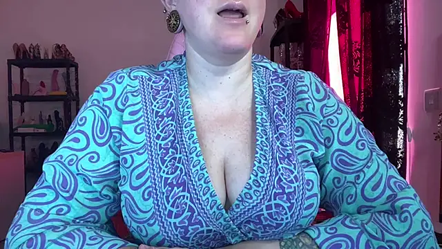 kisicaxx online show from July 2026 07:35:01 AM