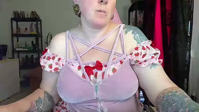 kisicaxx online show from July 2026 05:26:02 PM