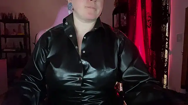 kisicaxx online show from July 2026 10:21:02 AM