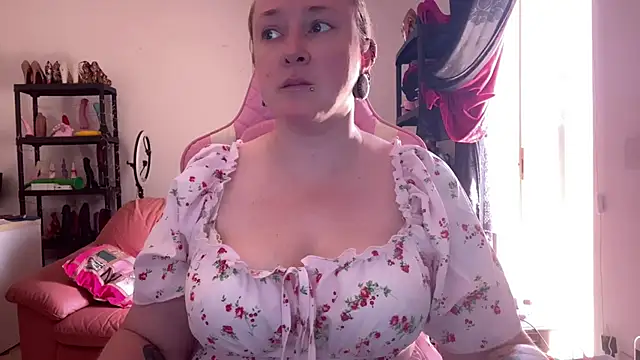 kisicaxx online show from July 2026 10:10:02 AM