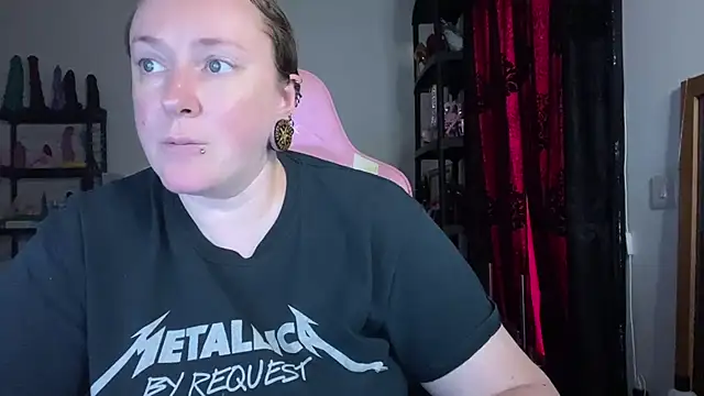 kisicaxx online show from July 2026 05:00:01 PM