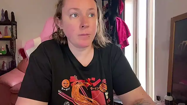 kisicaxx online show from July 2026 05:23:01 PM