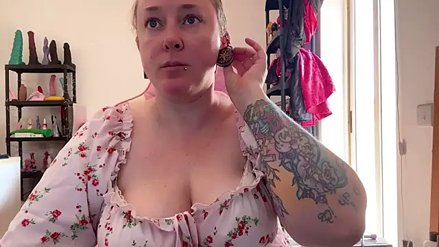 kisicaxx online show from August 2026 08:35:02 AM