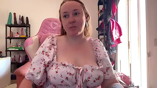 kisicaxx online show from August 2026 09:15:02 AM