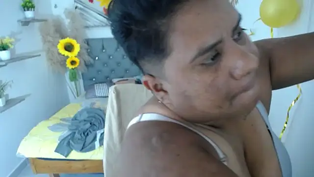 hotlesby4uxxx online show from September 2025 07:03:01 PM