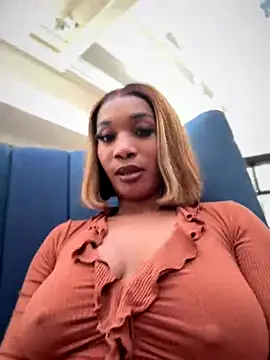 Snapshot of __Nessa__ chatting on November 2025 01:00:01 PM Nessa online show from November 2025 01:00:01 PM