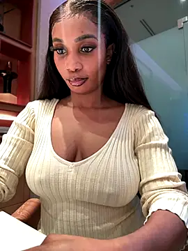 Snapshot of __Nessa__ chatting on November 2025 01:15:02 PM Nessa online show from November 2025 01:15:02 PM