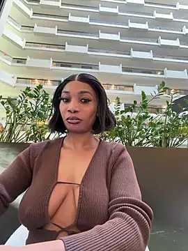 Snapshot of __Nessa__ chatting on December 2025 03:30:01 PM Nessa online show from December 2025 03:30:01 PM