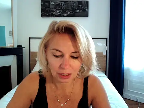 ADreamLady online show from September 2025 02:41:02 PM