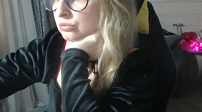 RubiLakros online show from February 2025 10:36:01 PM