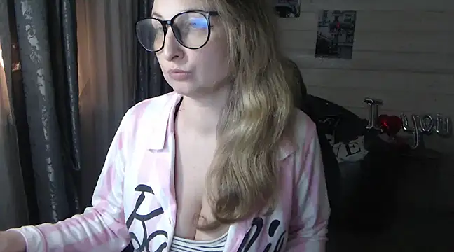 RubiLakros online show from March 2025 04:24:01 PM