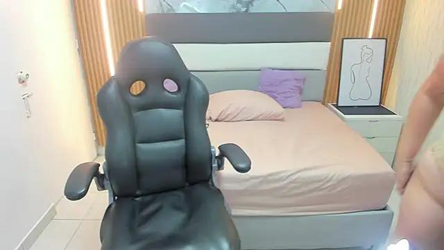 LEYNABRAUN online show from March 2026 12:31:02 PM