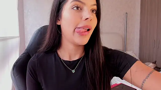 Snapshot of salome__11 chatting on February 2025 07:57:02 PM salome  11 online show from February 2025 07:57:02 PM