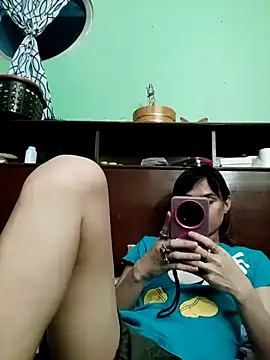 Snapshot of QueenSoreal chatting on April 2026 01:45:01 PM QueenSoreal online show from April 2026 01:45:01 PM