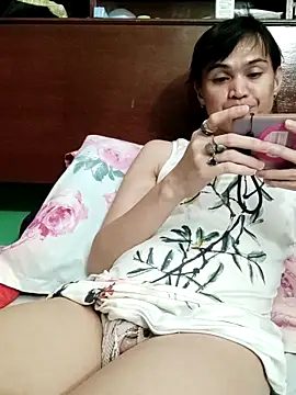 Snapshot of QueenSoreal chatting on May 2026 01:49:01 PM QueenSoreal online show from May 2026 01:49:01 PM