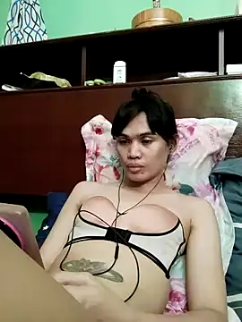 Snapshot of QueenSoreal chatting on May 2026 04:48:02 PM QueenSoreal online show from May 2026 04:48:02 PM