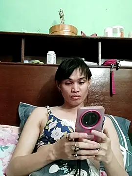 Snapshot of QueenSoreal chatting on May 2026 01:41:01 PM QueenSoreal online show from May 2026 01:41:01 PM