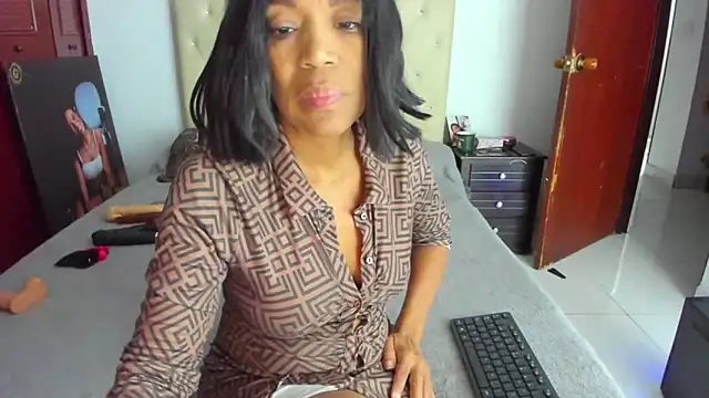 Snapshot of LUISSA_ chatting on November 2025 10:37:01 AM LUISSA online show from November 2025 10:37:01 AM