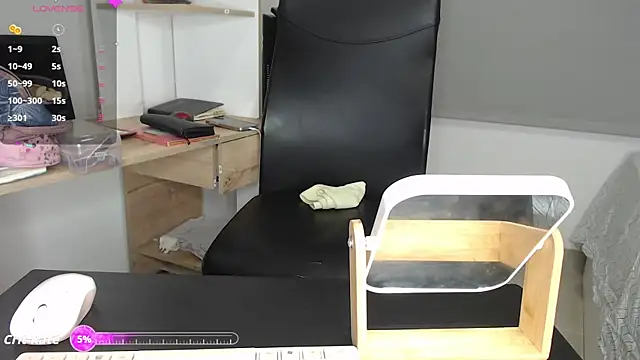 Snapshot of BriannaLorens chatting on November 2025 02:08:02 PM BriannaLorens online show from November 2025 02:08:02 PM