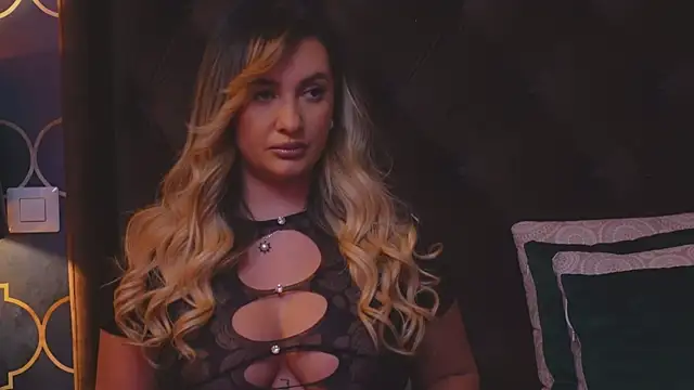 YaaraCollins online show from December 2024 09:01:01 PM