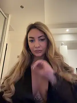 YaaraCollins online show from February 2026 06:40:02 PM