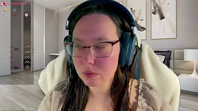 Victoria Romans online show from November 2025 12:01:02 AM