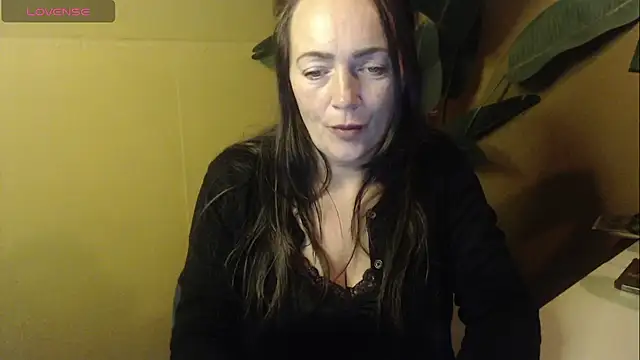 Snapshot of cloe85nl chatting on December 2025 09:51:02 AM cloe85nl online show from December 2025 09:51:02 AM