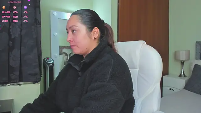 Snapshot of Kyllie_B chatting on February 2025 02:27:01 AM Kyllie B online show from February 2025 02:27:01 AM