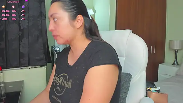 Snapshot of Kyllie_B chatting on March 2025 02:25:02 AM Kyllie B online show from March 2025 02:25:02 AM