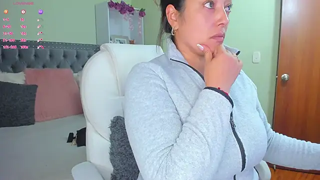 Snapshot of Kyllie_B chatting on September 2025 12:22:02 AM Kyllie B online show from September 2025 12:22:02 AM