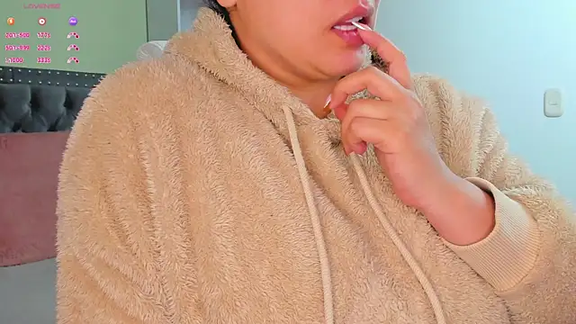 Snapshot of Kyllie_B chatting on November 2025 02:33:02 AM Kyllie B online show from November 2025 02:33:02 AM